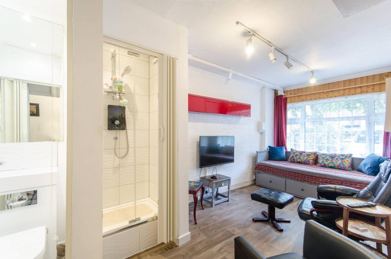 Leeward Gardens With Ensuite Londen Buitenkant foto